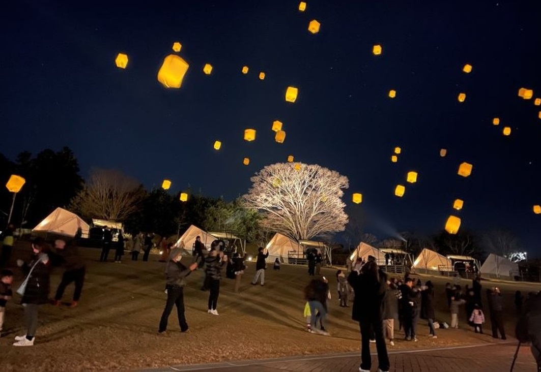 ランタンが夜空を彩る限定イベント「Mistletoe Lantern Night（ミスルトゥ ランタン ナイト）」に、クリスマス限定のワンコ宿泊プランも!!